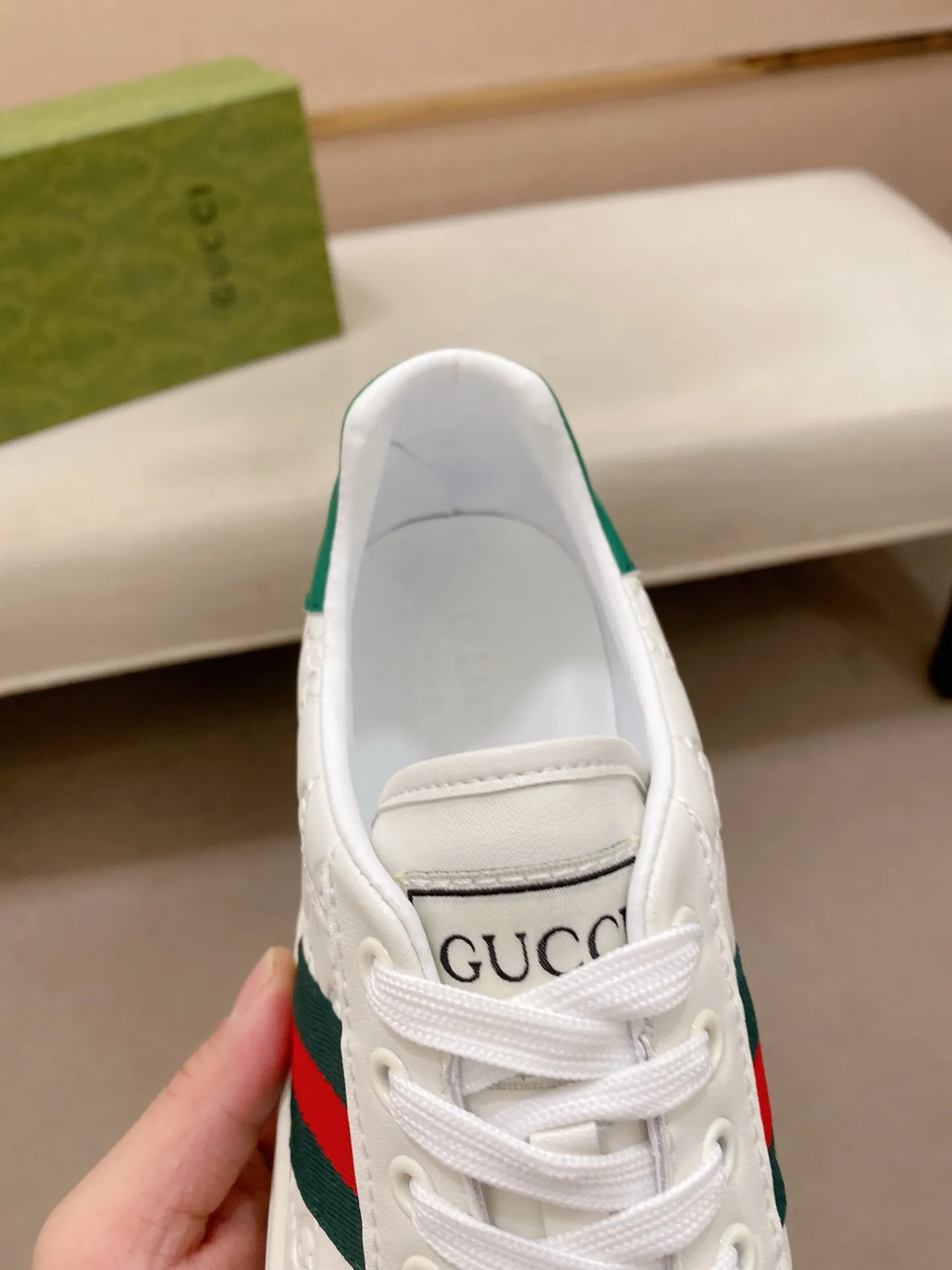 Factory price: 480💰 (GUCCI) The latest model from the official website 🎁🎁Casual and fashionable men's shoes👟, hot style 💥The version is simple and elegant, exclusive for trendy men. Unique official website latest brand elements 👑Gucci original decoration, fashionable and generous, the fabric is original cowhide ✅sheepskin lining, the official website specifies wear-resistant casual outsole, the classic model is taken in kind at the counter🎬38-44 (45 is not returned or exchanged)